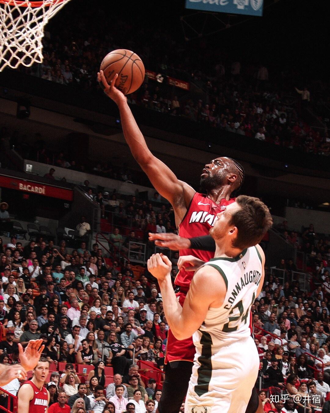 密尔沃基雄鹿训练开放日，赛前回应争议引欢呼，国王杯在即，控场能力受关注的简单介绍